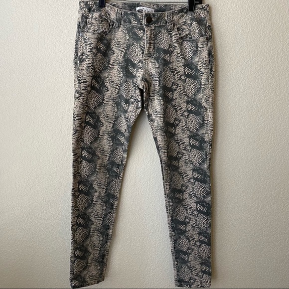 CAbi Pants - Cabi womens Diamondback Snake Reptile Print Super Skinny Pants Size 6
